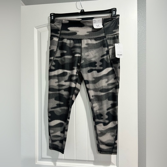 Women’s crap Capri leggings black white grey PXL highrise‎ XERSION petite - Picture 2 of 8